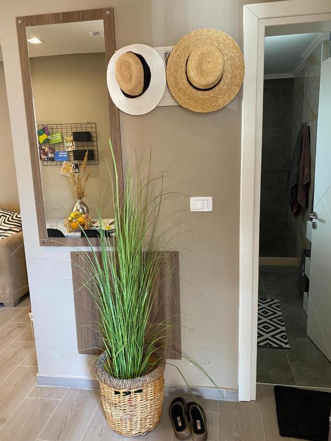Qerret Boutique Studio Apartment Голем Екстериор снимка